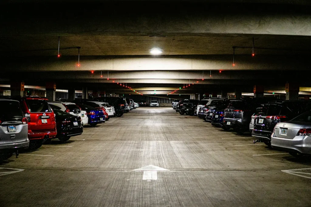 Estacionamiento de noche